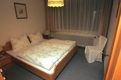 Bild: Schlafzimmer im 4-Bett-Appartment des Landhauses Köck