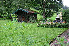 Bild: Der grosse Garten des Landhauses Köck