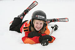 Bild: Skifahrendes Kind im Schnee (Foto: neumayr.cc)
