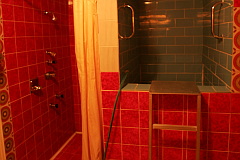 Bild: Dusche der Sauna im Landhaus Köck